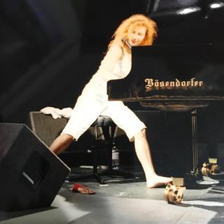 Tori Amos feet photo 3