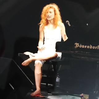 Tori Amos feet photo 1