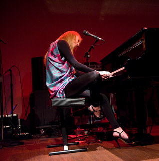 Tori Amos feet photo 2
