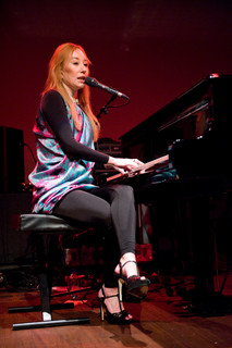 Tori Amos feet photo 17