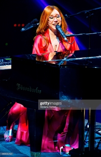 Tori Amos feet photo 12