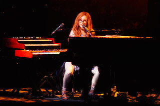 Tori Amos feet photo 11