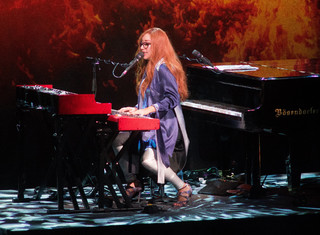 Tori Amos feet photo 10