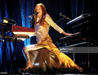 Tori Amos feet photo 8