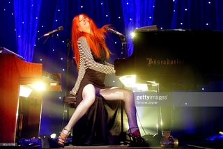 Tori Amos feet photo 7