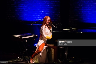 Tori Amos feet photo 3