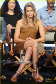 Tori Anderson feet photo 5