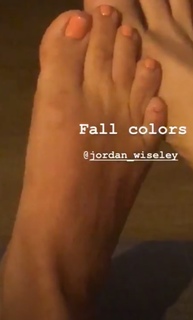 Tori Deal feet photo 10