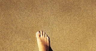 Tori Deal feet photo 5