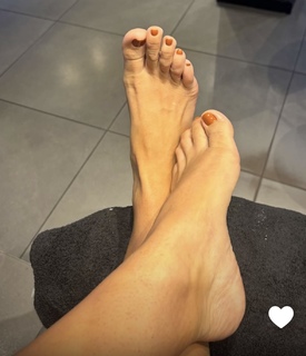 Tori Deal feet photo 1