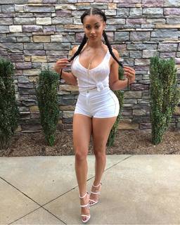 Tori Hughes feet photo 12