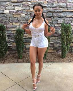 Tori Hughes feet photo 13