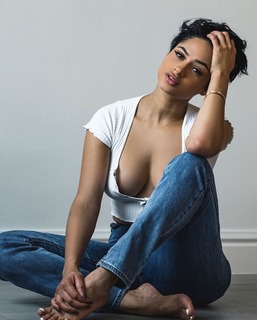 Tori Hughes feet photo 11
