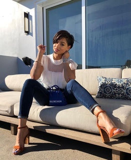 Tori Hughes feet photo 19
