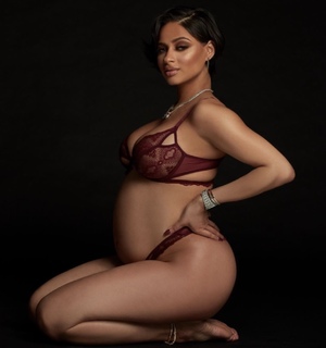 Tori Hughes feet photo 16