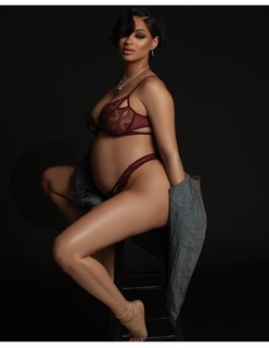 Tori Hughes feet photo 14