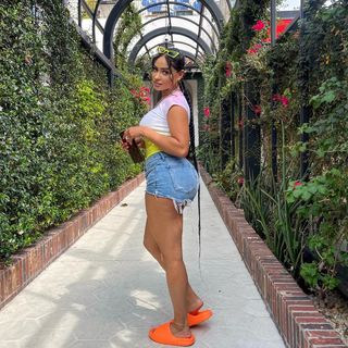 Tori Hughes feet photo 16