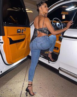 Tori Hughes feet photo 8