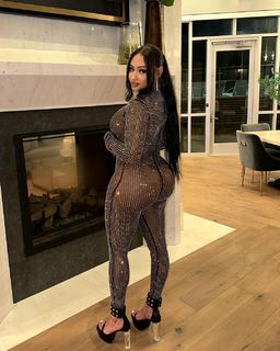 Tori Hughes feet photo 14