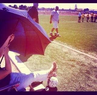 Tori Kelly feet photo thumbnail