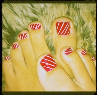 Tori Kelly feet photo thumbnail