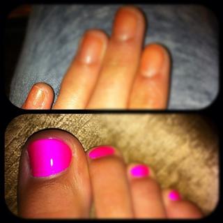 Tori Kelly feet photo thumbnail