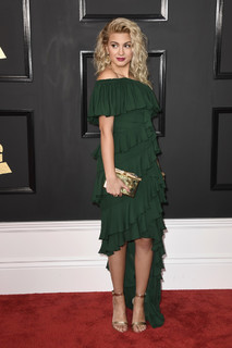 Tori Kelly feet photo thumbnail