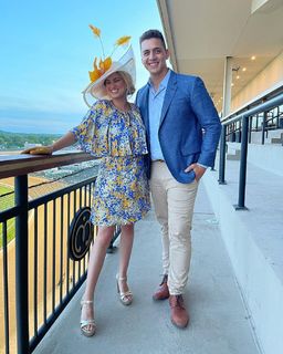 Tori Kelly feet photo thumbnail