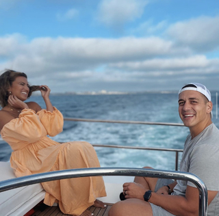 Tori Kelly feet photo thumbnail