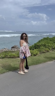 Tori Kelly feet photo thumbnail