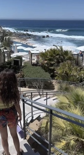 Tori Kelly feet photo thumbnail