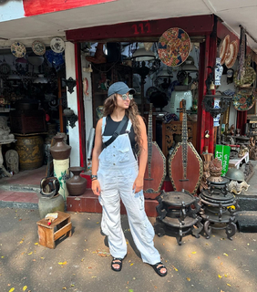 Tori Kelly feet photo thumbnail