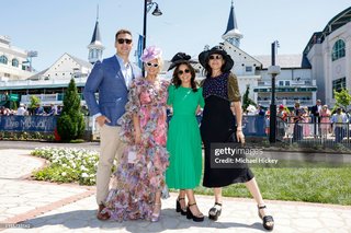 Tori Kelly feet photo thumbnail