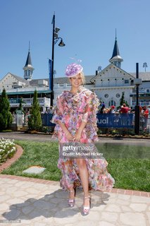 Tori Kelly feet photo thumbnail