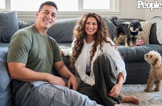 Tori Kelly feet photo 1