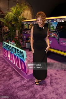 Tori Kelly feet photo 2