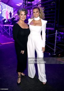 Tori Kelly feet photo 1