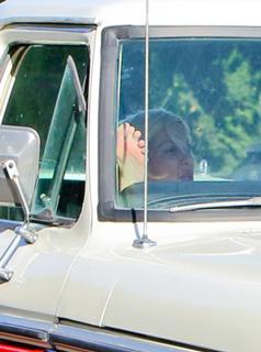 Tori Spelling feet photo thumbnail