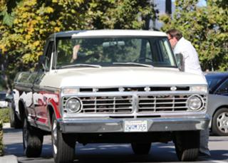 Tori Spelling feet photo thumbnail