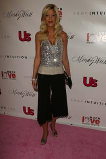 Tori Spelling feet photo thumbnail