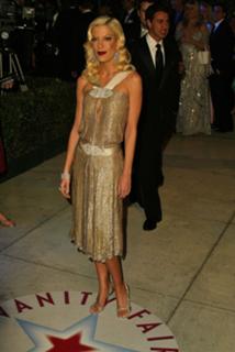 Tori Spelling feet photo thumbnail
