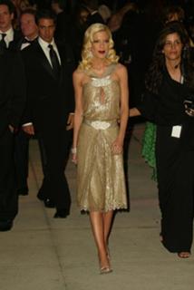 Tori Spelling feet photo thumbnail