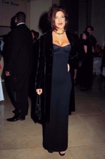 Tori Spelling feet photo thumbnail