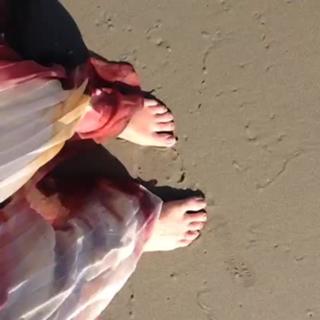 Tori Spelling feet photo thumbnail