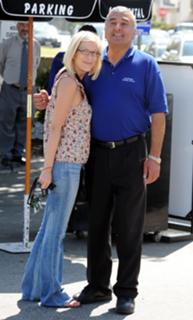 Tori Spelling feet photo thumbnail