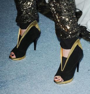 Tori Spelling feet photo thumbnail