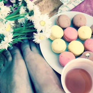 Tori Spelling feet photo thumbnail