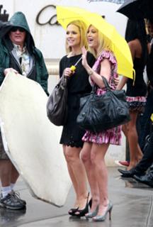Tori Spelling feet photo thumbnail