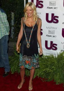 Tori Spelling feet photo thumbnail