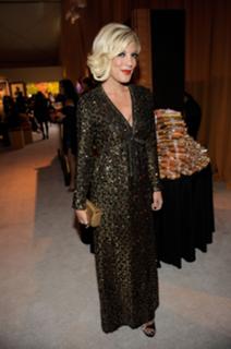 Tori Spelling feet photo thumbnail
